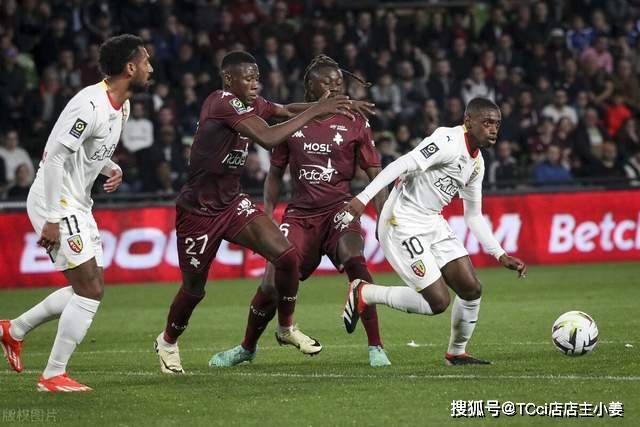 成都蓉城再遭挫折，未来教练更换成焦点